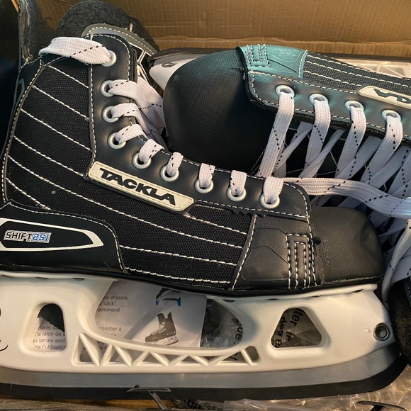 TACKLA BOYS ICE SKATES - Picture 2 of 3